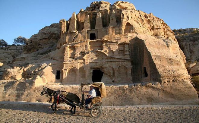 亞洲機(jī)智小國:極缺資源僅20公里海岸線,卻硬是靠港口年掙200億